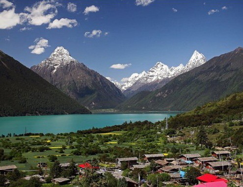 The Tibetan homes were reported to be metallic sheet shelters built near the shores of the (Tibetan: Tsongon Po, Chinese: Qinghai Lake) near a scenic spot.