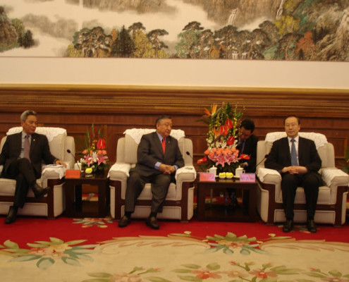 Special Envoy of His Holiness the Dalai Lama, Kasur Lodi Gyari, with Envoy Kelsang Gyaltsen during their meeting with Vice Chairman of Chinese People’s Political Consultative Conference Du Qinglin during their meeting on 30 January 2010 afternoon. (Photo credit DIIR/CTA)